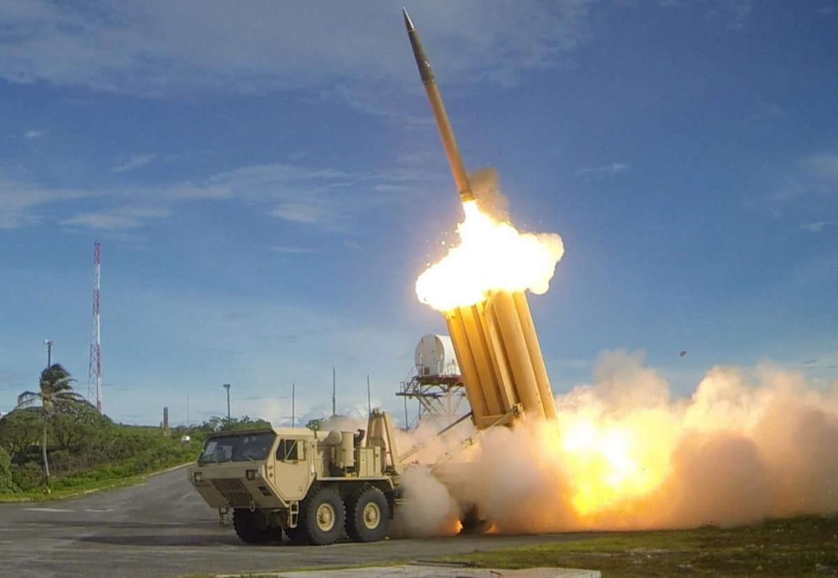 the_first_of_two_terminal_high_altitude_area_defense_thaad_interceptors_is_launched_during_a_successful_intercept_test_-_us_army_5